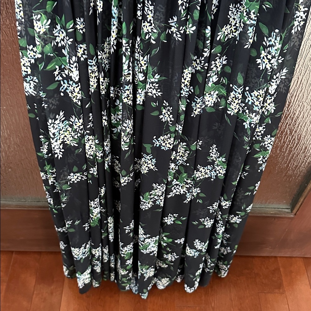 Sau Lee
Georgina size 8 long black floral spaghetti strap special occasion gown. - Picture 13 of 17